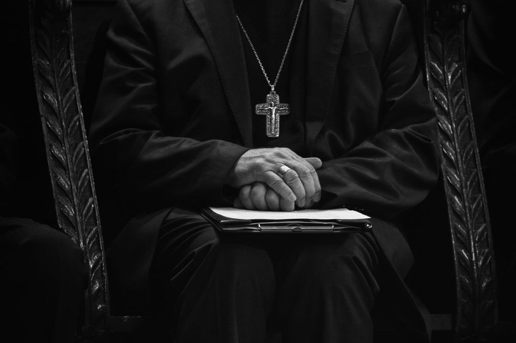 immagine generica di un vescovo in bianco e nero in un articolo sui perosnaggi di buonabitacolo
