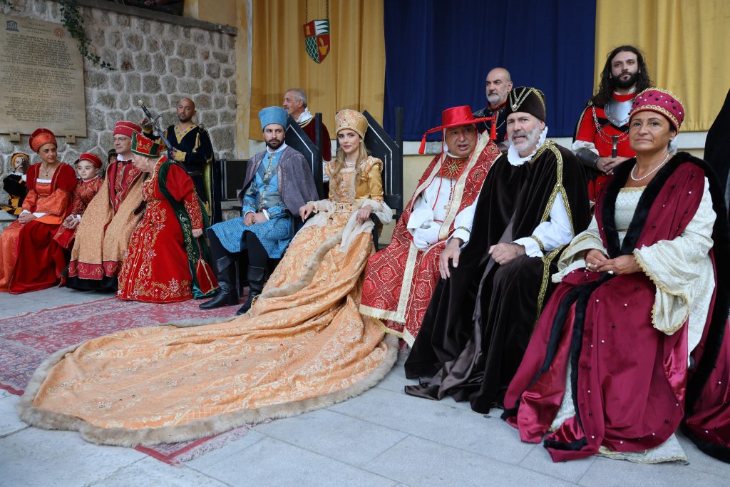 alla-tavola-principessa-costanza-teggiano